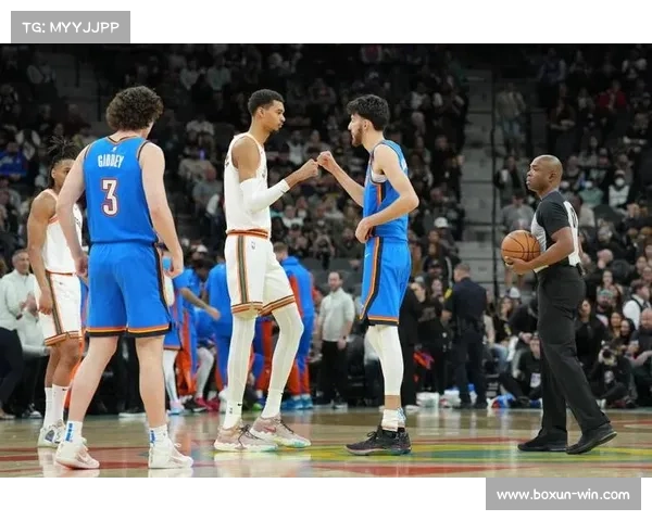 一通混战，马刺雷霆双方爆发激烈冲突，三人被直接驱逐